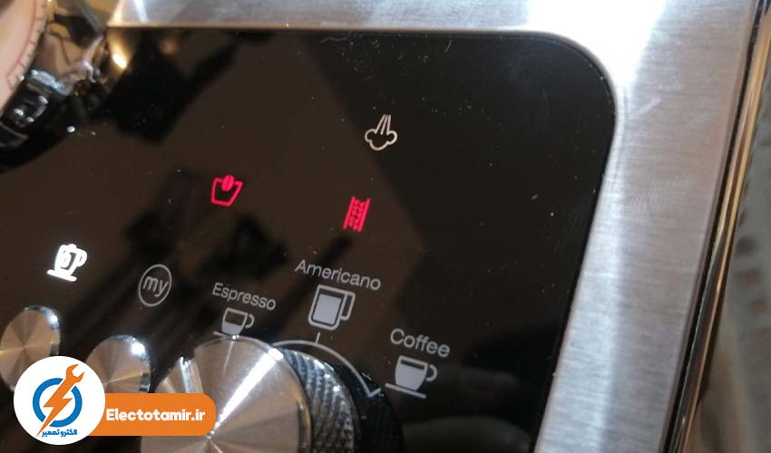 8. روشن شدن چراغ‌های هشدار