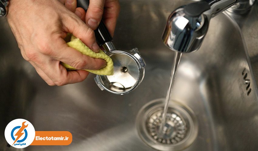 فوم ندادن اسپرسوساز فیلیپس به دلیل کثیفی پرتافیلتر